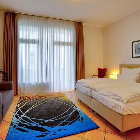 Kurparkhotel Warnemuende 4* רוסטוק