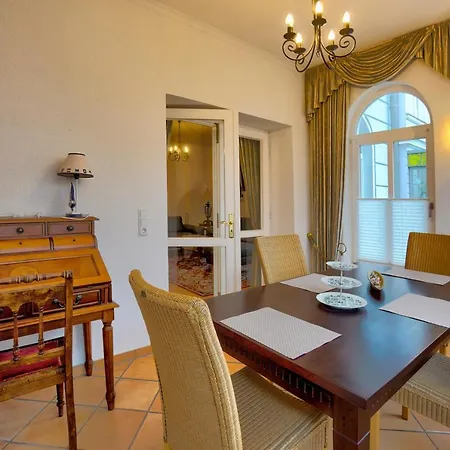 Kurparkhotel Warnemuende 4* רוסטוק