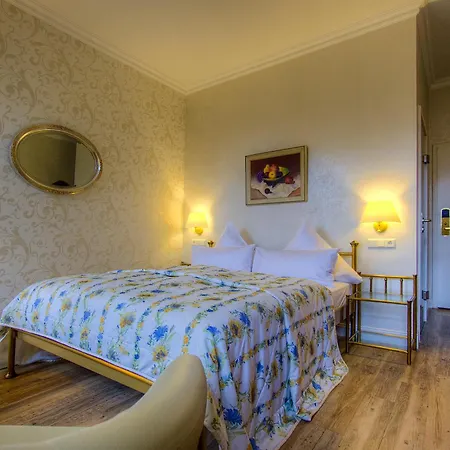 Kurparkhotel Warnemuende 酒店 4*