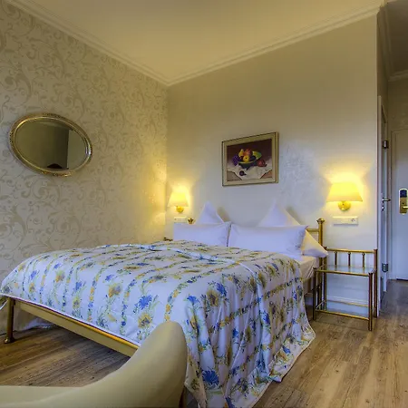 Kurparkhotel Warnemuende מלון 4*