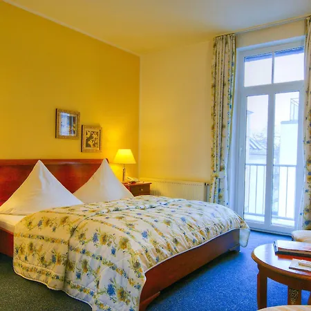 ホテル Kurparkhotel Warnemuende 4*