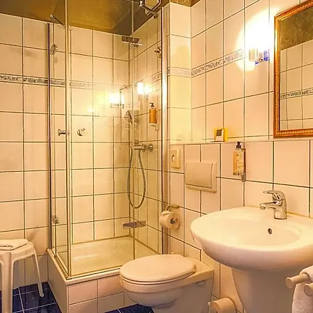 Kurparkhotel Warnemuende 酒店