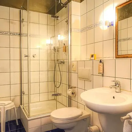 Kurparkhotel Warnemuende ホテル ロストック