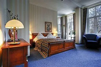 ホテル Kurparkhotel Warnemuende 4*