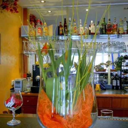 Kurparkhotel Warnemuende מלון רוסטוק