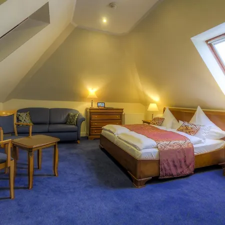 Kurparkhotel Warnemuende מלון רוסטוק