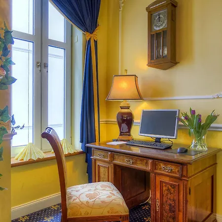 Kurparkhotel Warnemuende 4* רוסטוק