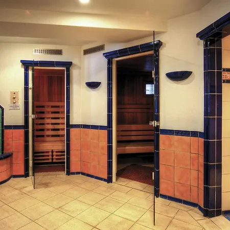 Kurparkhotel Warnemuende מלון